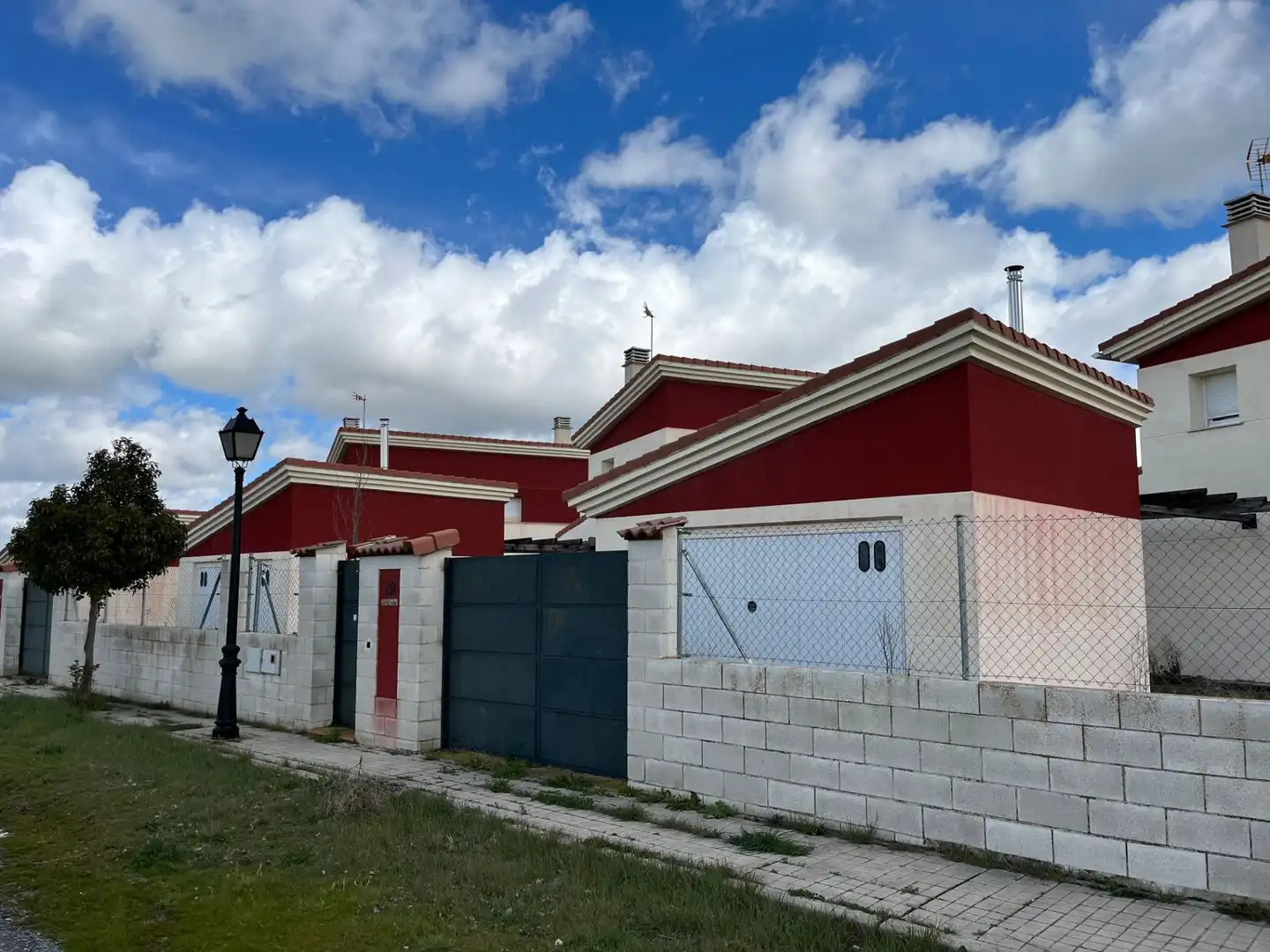 Exterior view of Houses for sale in Sanchidrián  with Private garden and Terrace