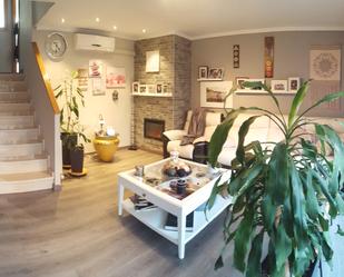 Sala d'estar de Casa o xalet en venda en Badalona amb Aire condicionat, Calefacció i Terrassa