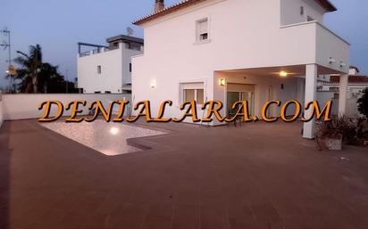 Vista exterior de Casa o xalet en venda en Dénia amb Aire condicionat, Jardí privat i Terrassa