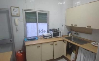 Kitchen of Flat for sale in  Sevilla Capital  with Terrace and Furnished