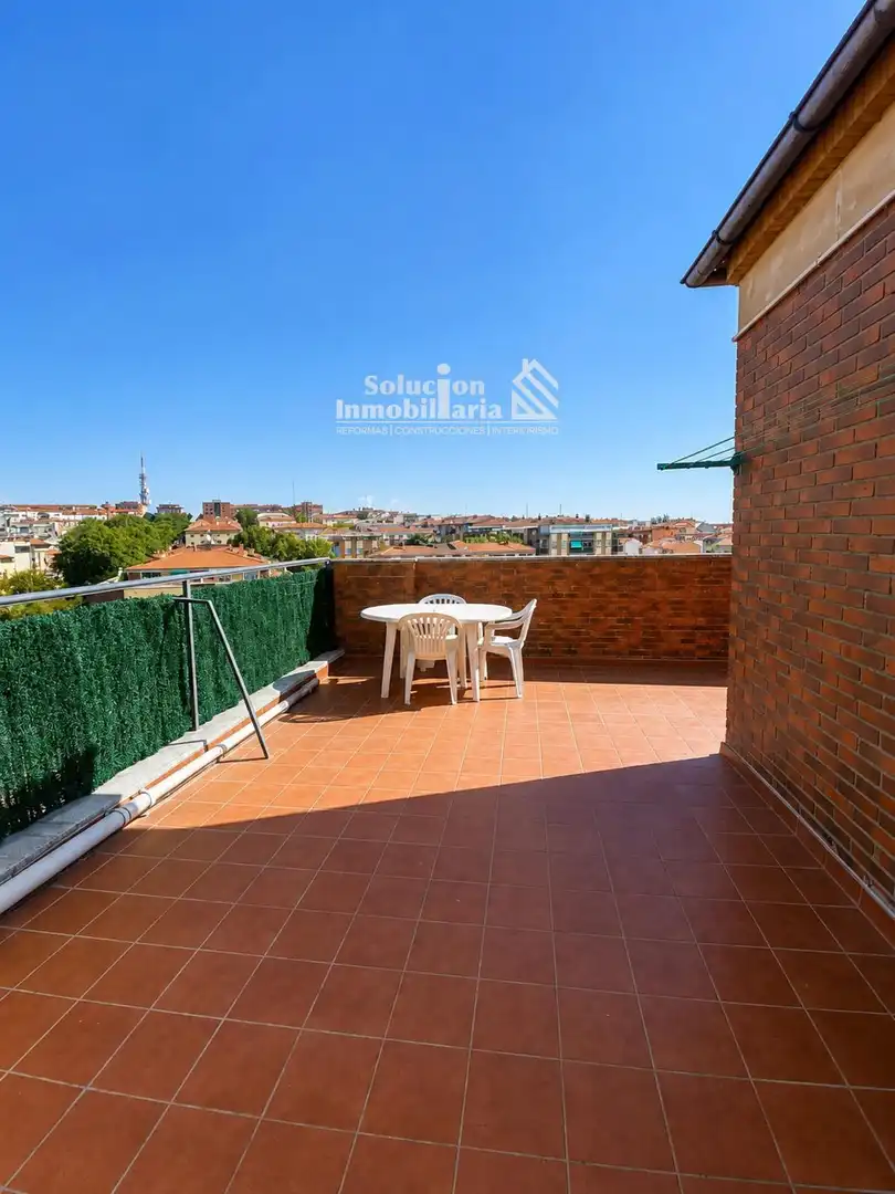 Terraza de Ático de alquiler en Salamanca con Calefacción, Terraza y Amueblado