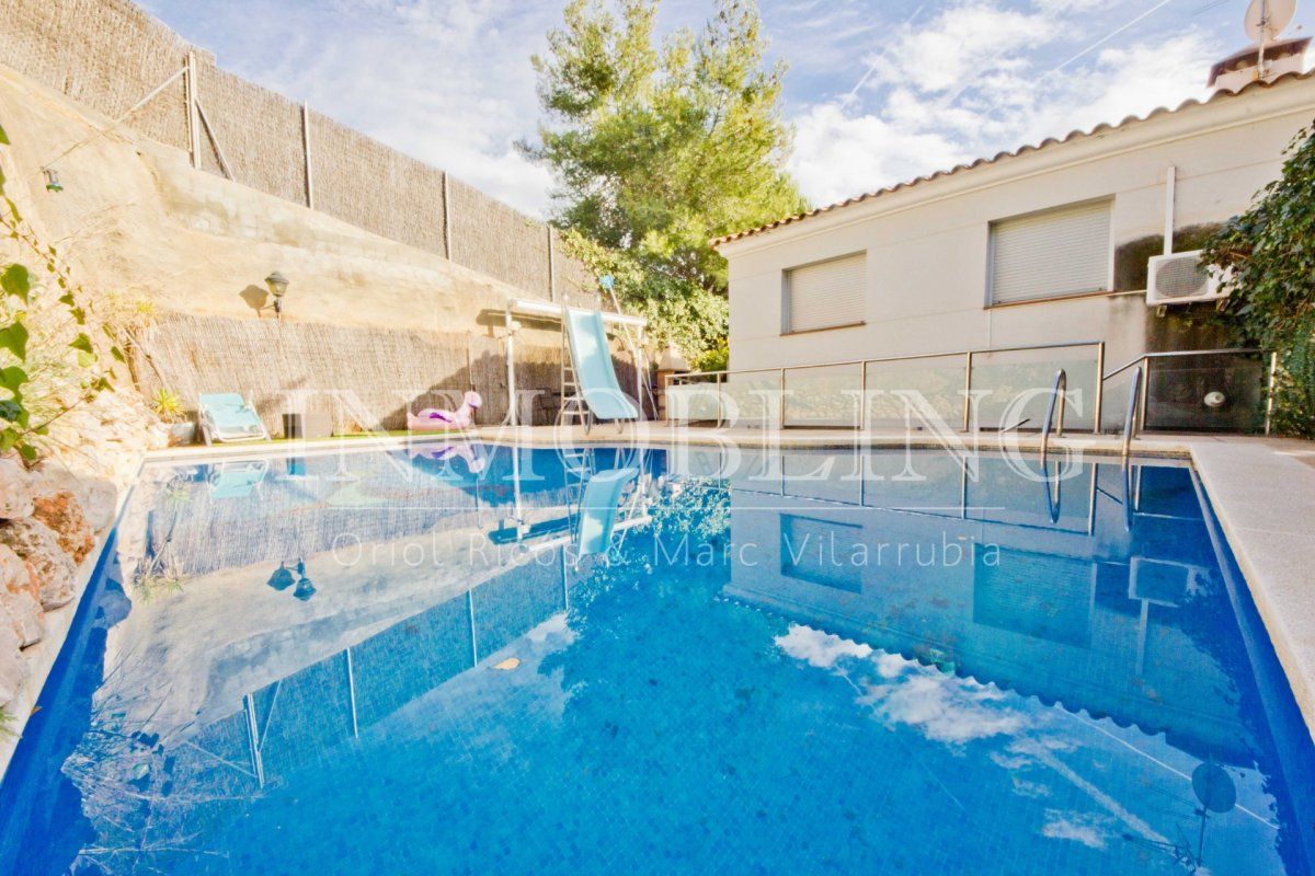 Swimming pool of House or chalet for sale in Argentona  with Air Conditioner, Heating and Private garden