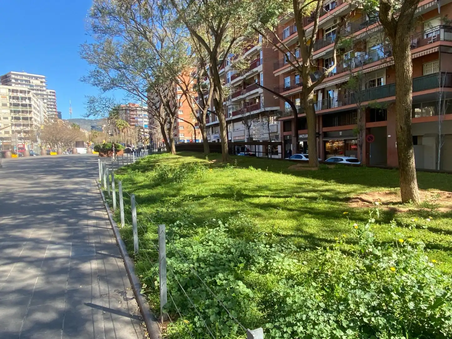 Vista exterior de Local de alquiler en Barcelona con Aire acondicionado