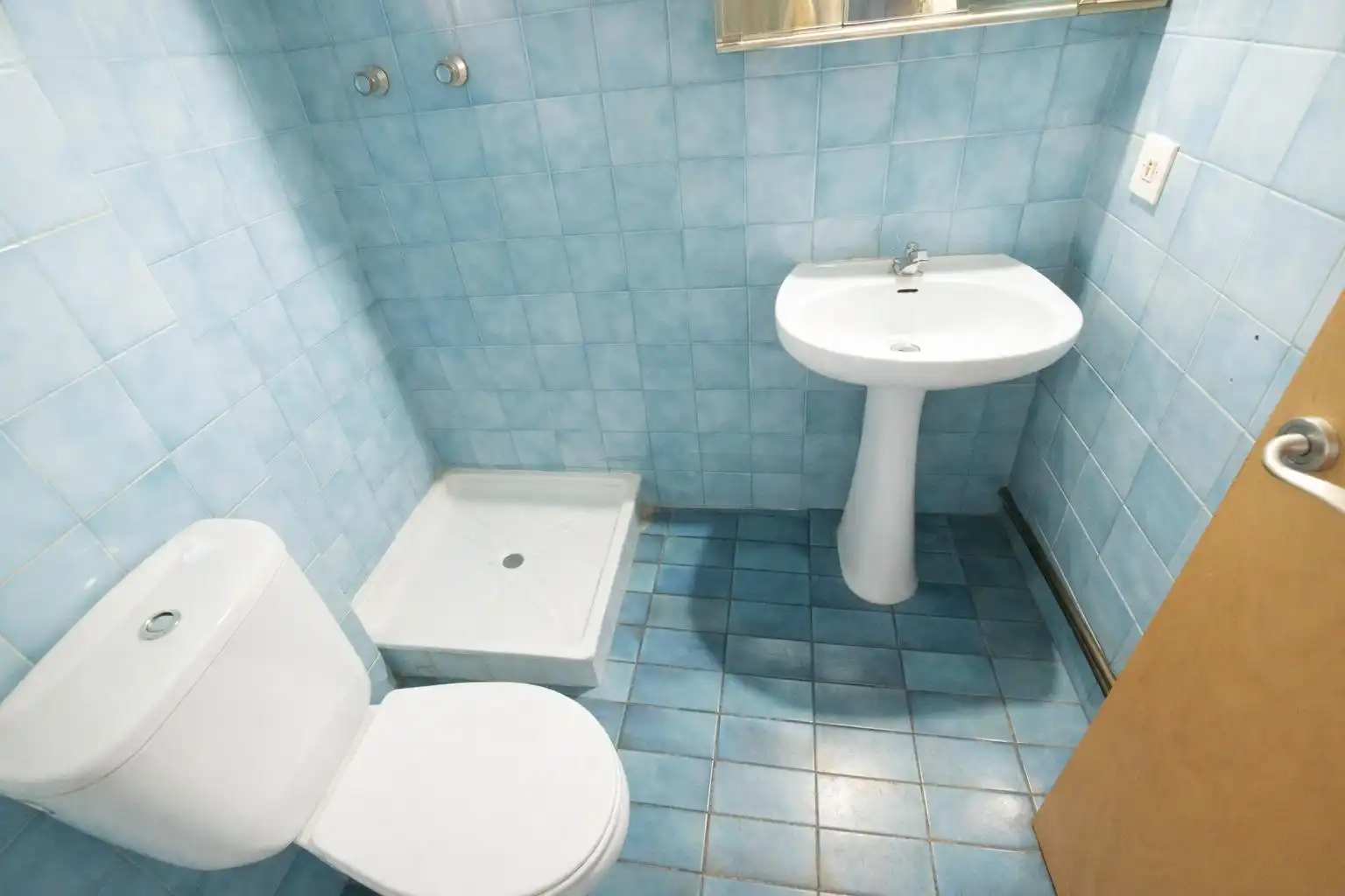 Bathroom of Flat for sale in Manresa  with Community pool