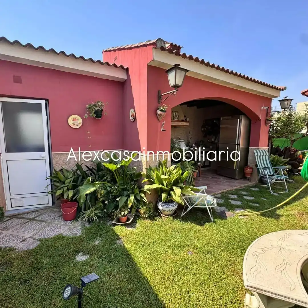 Exterior view of Houses for sale in Cabra  with Air Conditioner, Private garden and Terrace