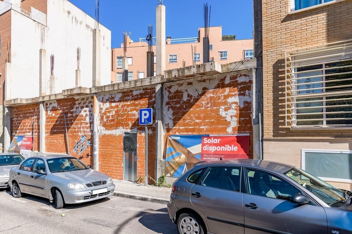 Building for sale in  CAL, Orcasur - 12 de Octubre