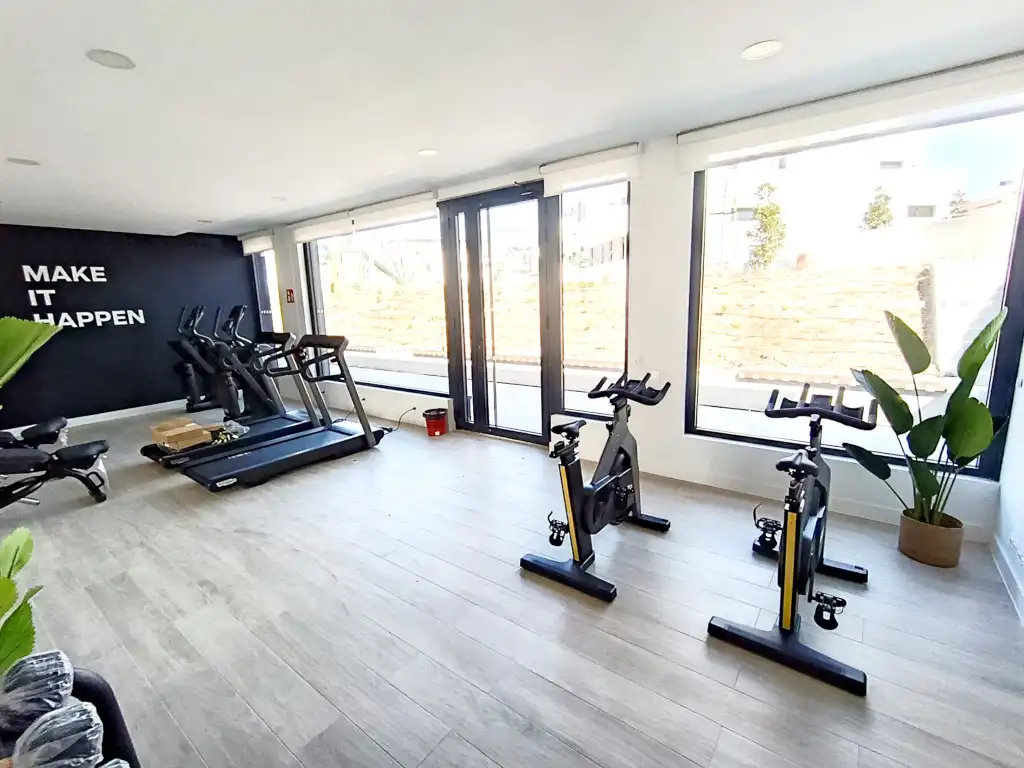 Wohnung zur Miete in Cobeña mit Klimaanlage, Heizung und Terrasse