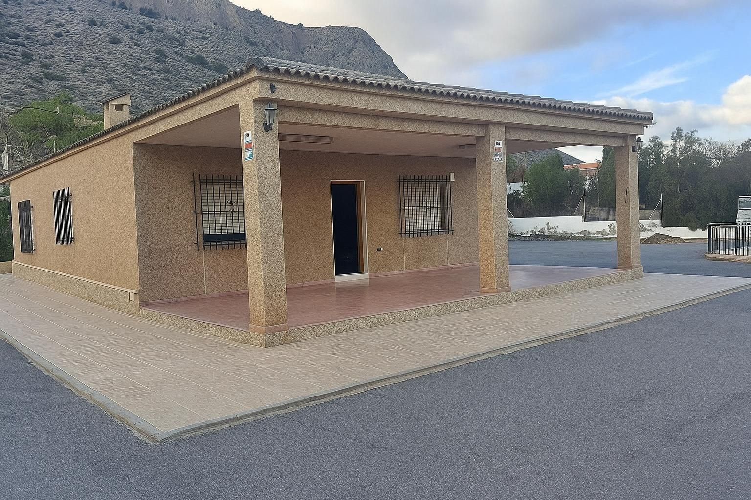 Vista exterior de Casa o xalet en venda en Hondón de las Nieves / El Fondó de les Neus amb Jardí privat, Terrassa i Traster