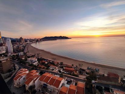 Vista exterior de Apartament en venda en Benidorm amb Aire condicionat, Jardí privat i Terrassa