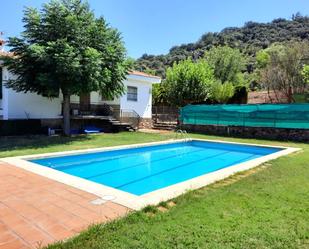 Piscina de Casa o xalet en venda en Casas del Castañar amb Terrassa, Piscina i Balcó