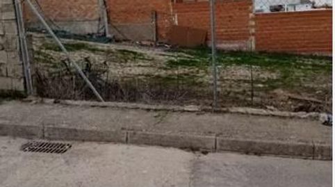 SE VENDE SOLAR CON POSIBILIDAD DE CONSTRUCCIÓN DE GRAN VIVIENDA., immagine 2