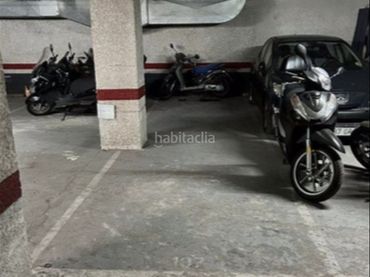 Moto in affitto a Carrer de Pau Alsina 120