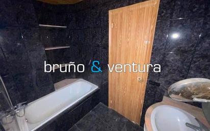 Bathroom of Flat for sale in Vilanova i la Geltrú  with Terrace