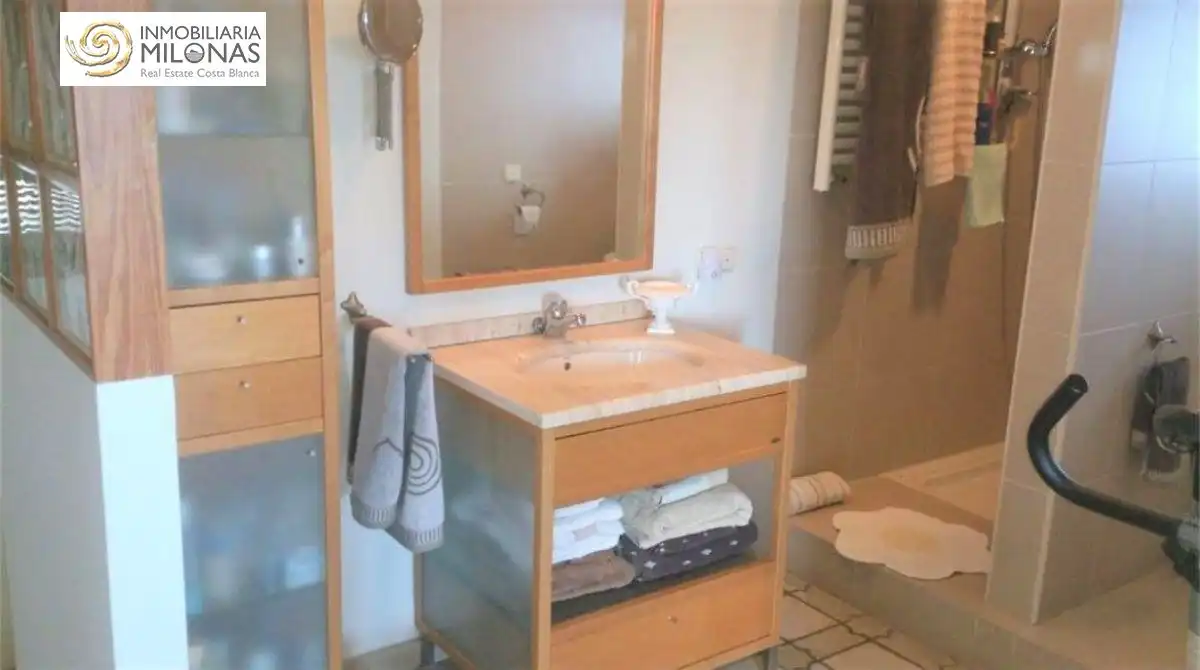 Bany de Casa o xalet en venda en Benidorm amb Aire condicionat, Calefacció i Jardí privat