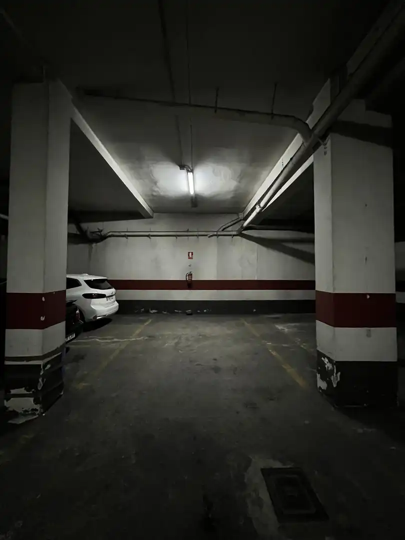Parkplatz von Garage zur Miete in Zaragoza