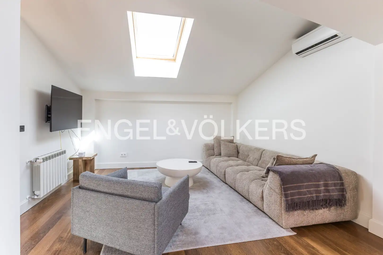 Sala d'estar de Casa o xalet de lloguer en Madrid amb Aire condicionat, Calefacció i Jardí privat