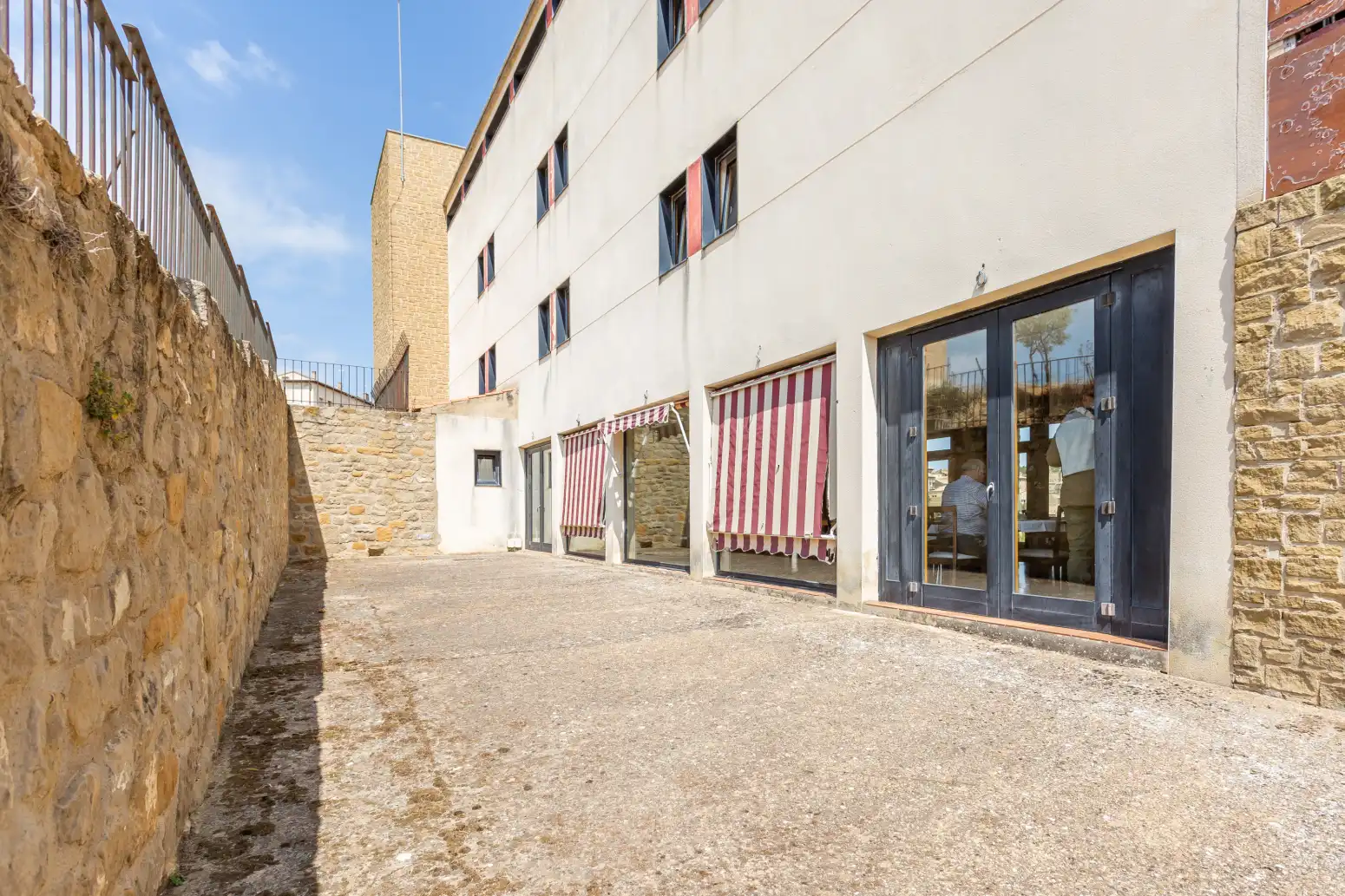 Gebäude zum Verkauf in Sos del Rey Católico