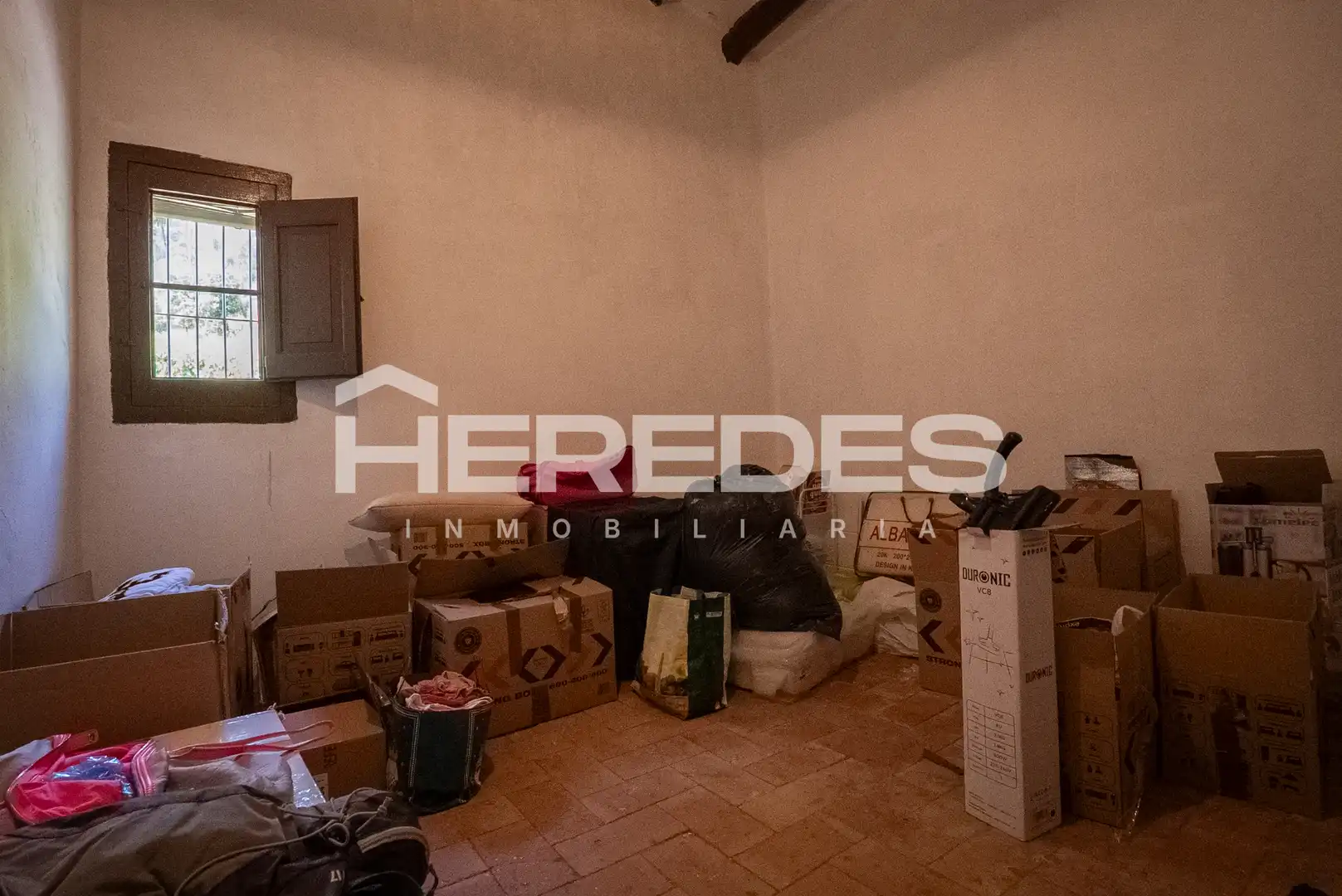 Casa o xalet en venda en Torrelles de Llobregat amb Jardí privat, Terrassa i Moblat