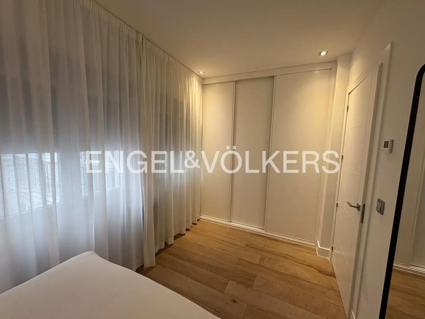 Schlafzimmer von Wohnung zur Miete in Madrid mit Klimaanlage und Heizung