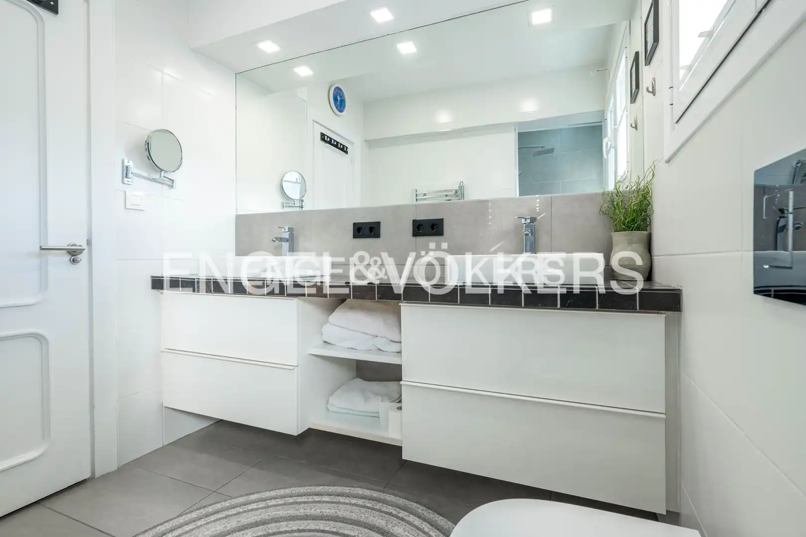 Baño de Piso en venta en Donostia - San Sebastián  con Calefacción, Parquet y Balcón