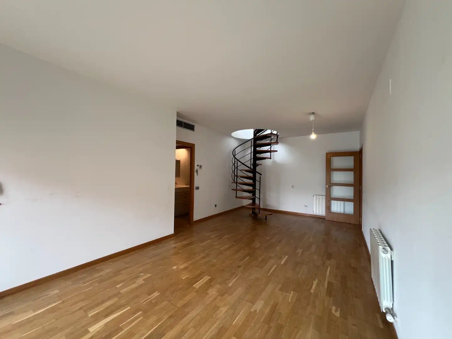 Wohnung zum Verkauf in Sant Cugat del Vallès mit Klimaanlage, Heizung und Privatgarten
