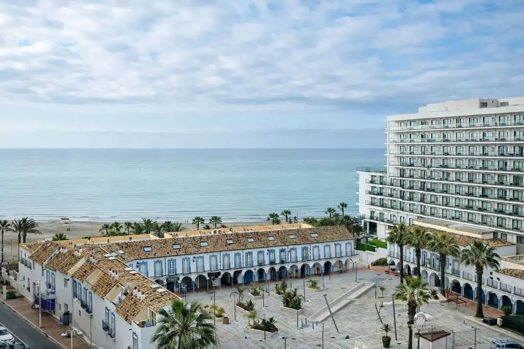 Apartamento con piscina en venta en Puerto Marina, imagen 2