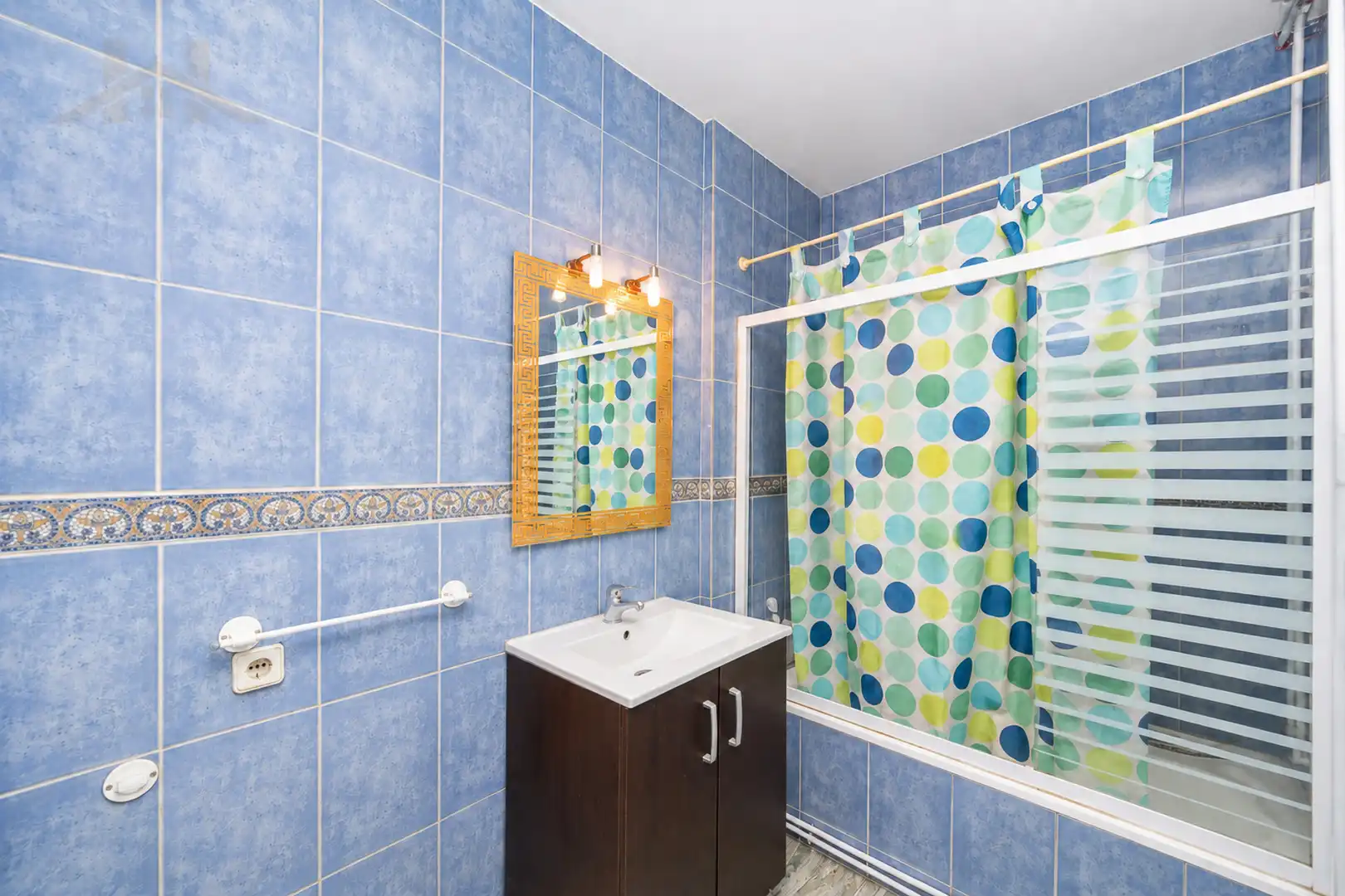 Baño de Piso en venta en Guadarrama con Calefacción, Terraza y Piscina comunitaria