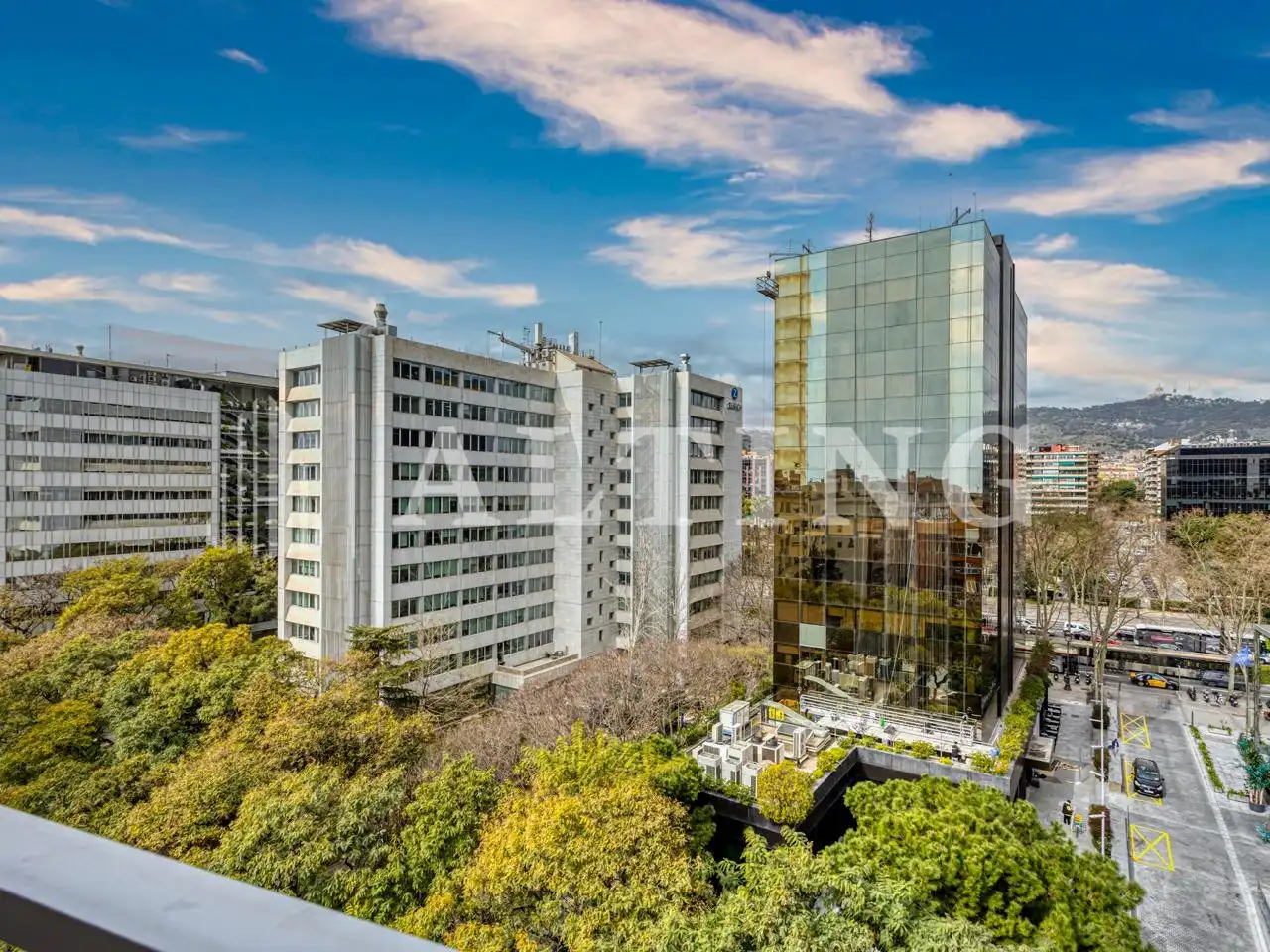 Außenansicht von Wohnung zum Verkauf in Barcelona mit Parkett, Terrasse und Abstellraum