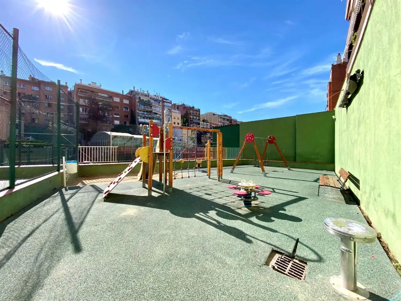 Parkplatz von Wohnung zum Verkauf in Barcelona mit Klimaanlage und Gemeinschaftspool