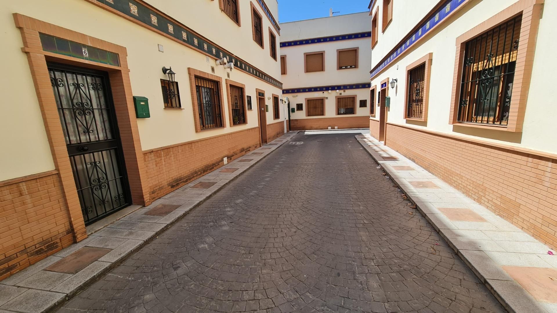 Vista exterior de Piso en venta en Alcalá de Guadaira con Aire acondicionado y Terraza