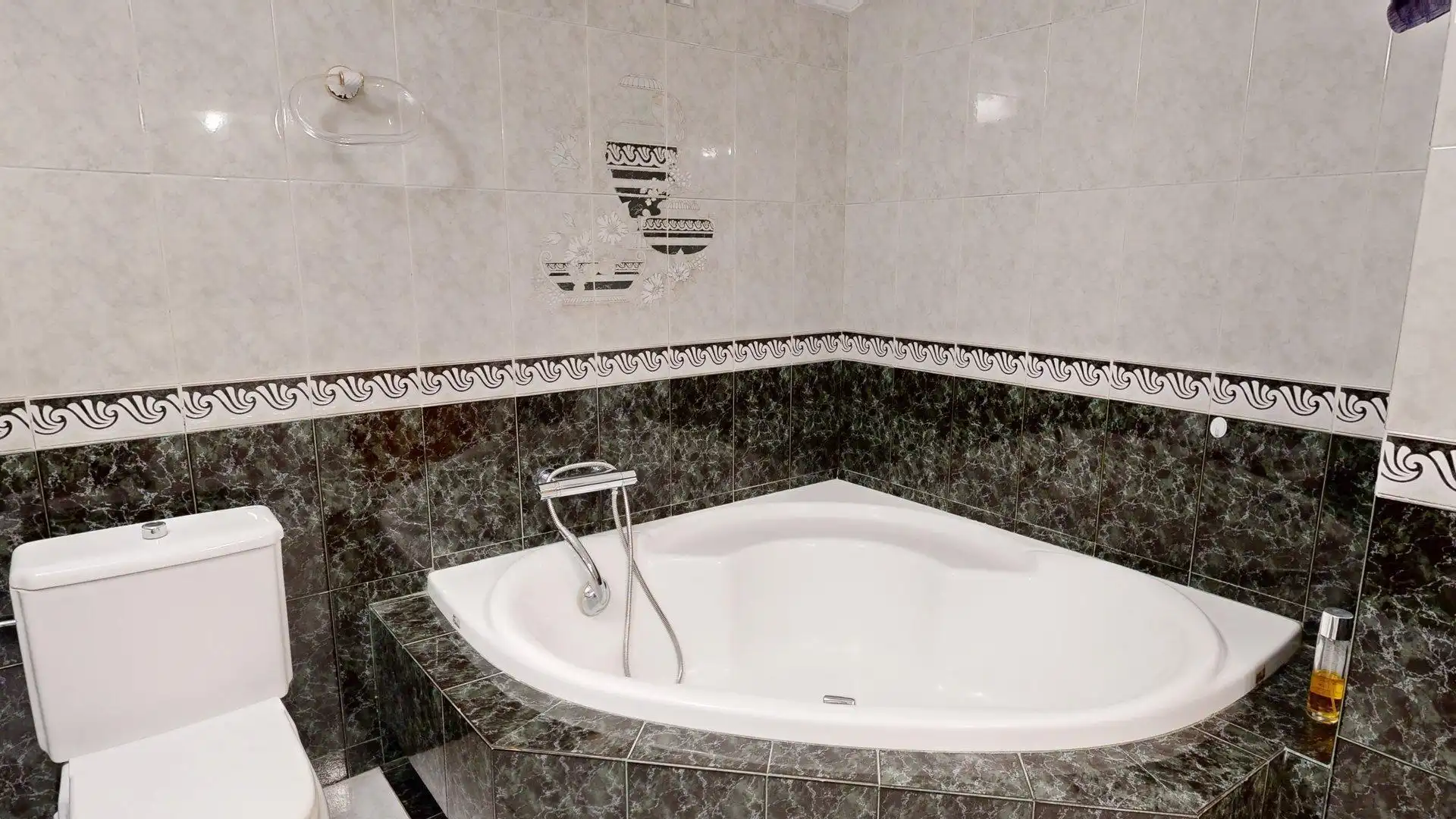 Bany de Casa o xalet en venda en Zaragoza amb Calefacció, Terrassa i Moblat