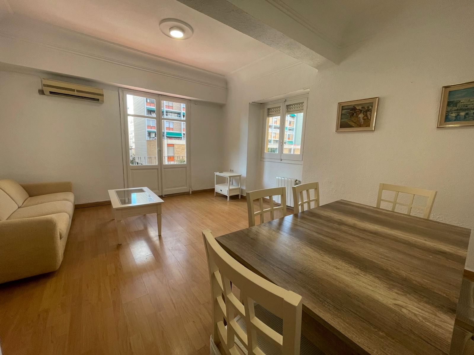 Comedor de Piso de alquiler en  Valencia Capital con Parquet, Amueblado y Balcón