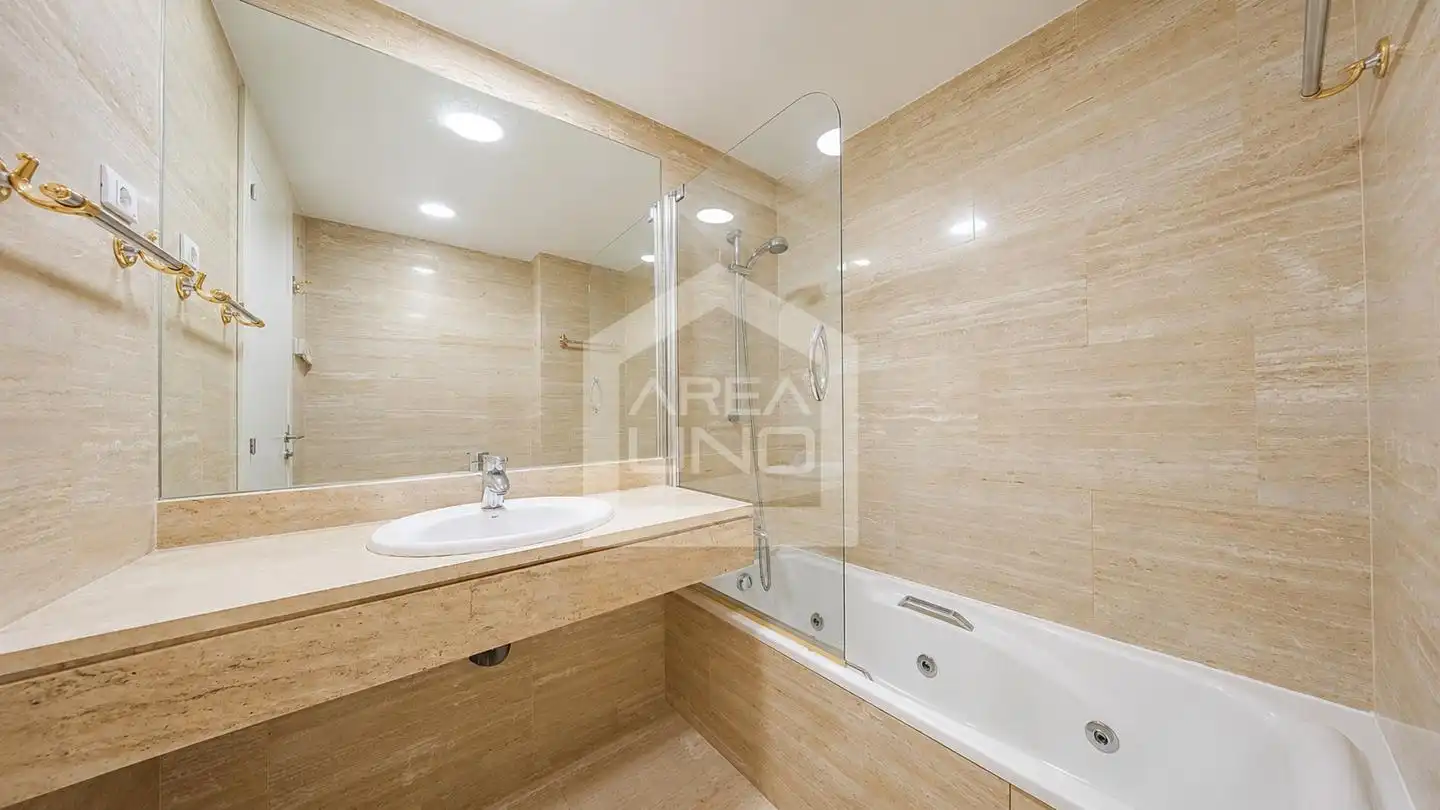 Baño de Piso en venta en Madrid con Aire acondicionado, Calefacción y Trastero