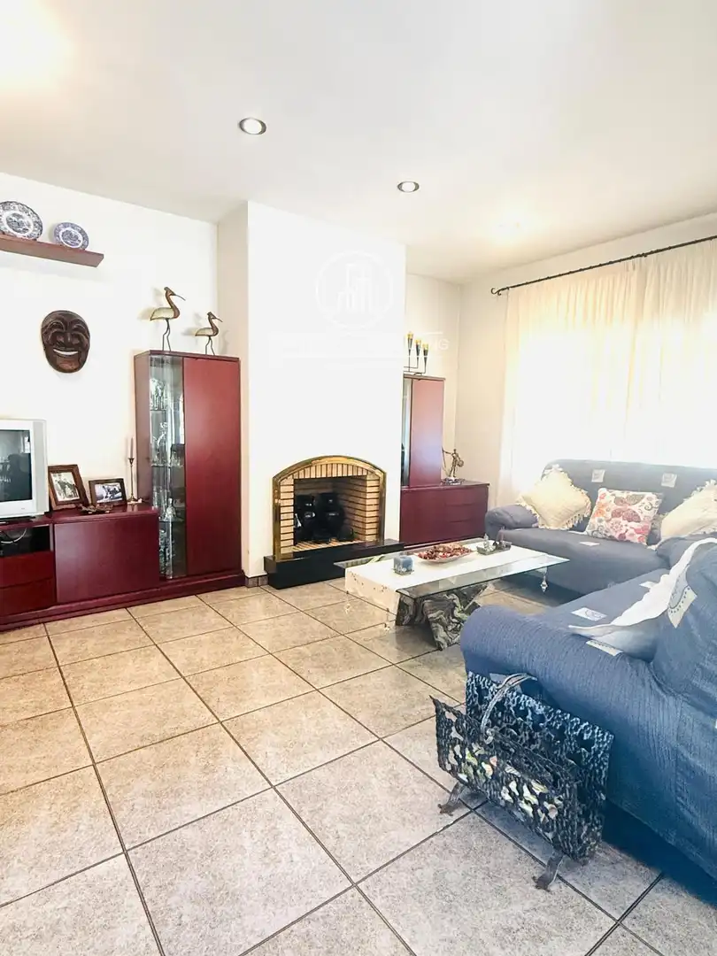 Sala d'estar de Casa o xalet en venda en Arenys de Munt amb Calefacció, Terrassa i Moblat