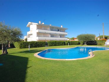 Apartment with pool for sale in Riells