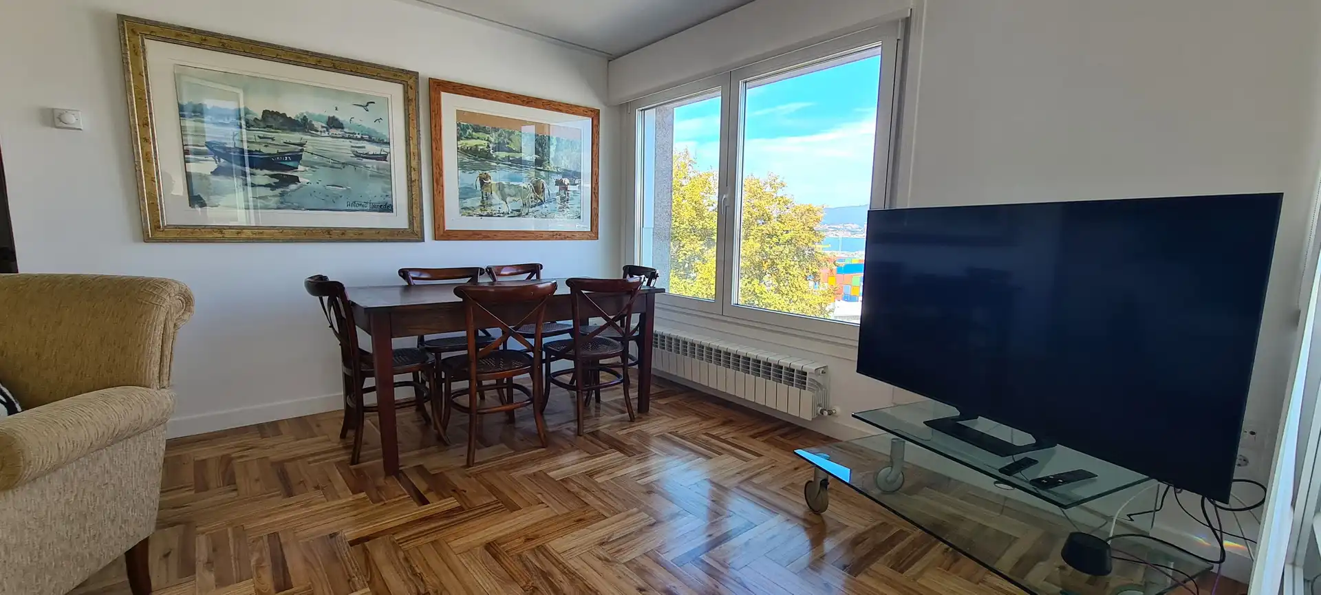 Living room of Flat for rent in Vigo   with Heating, Parquet flooring and Oven