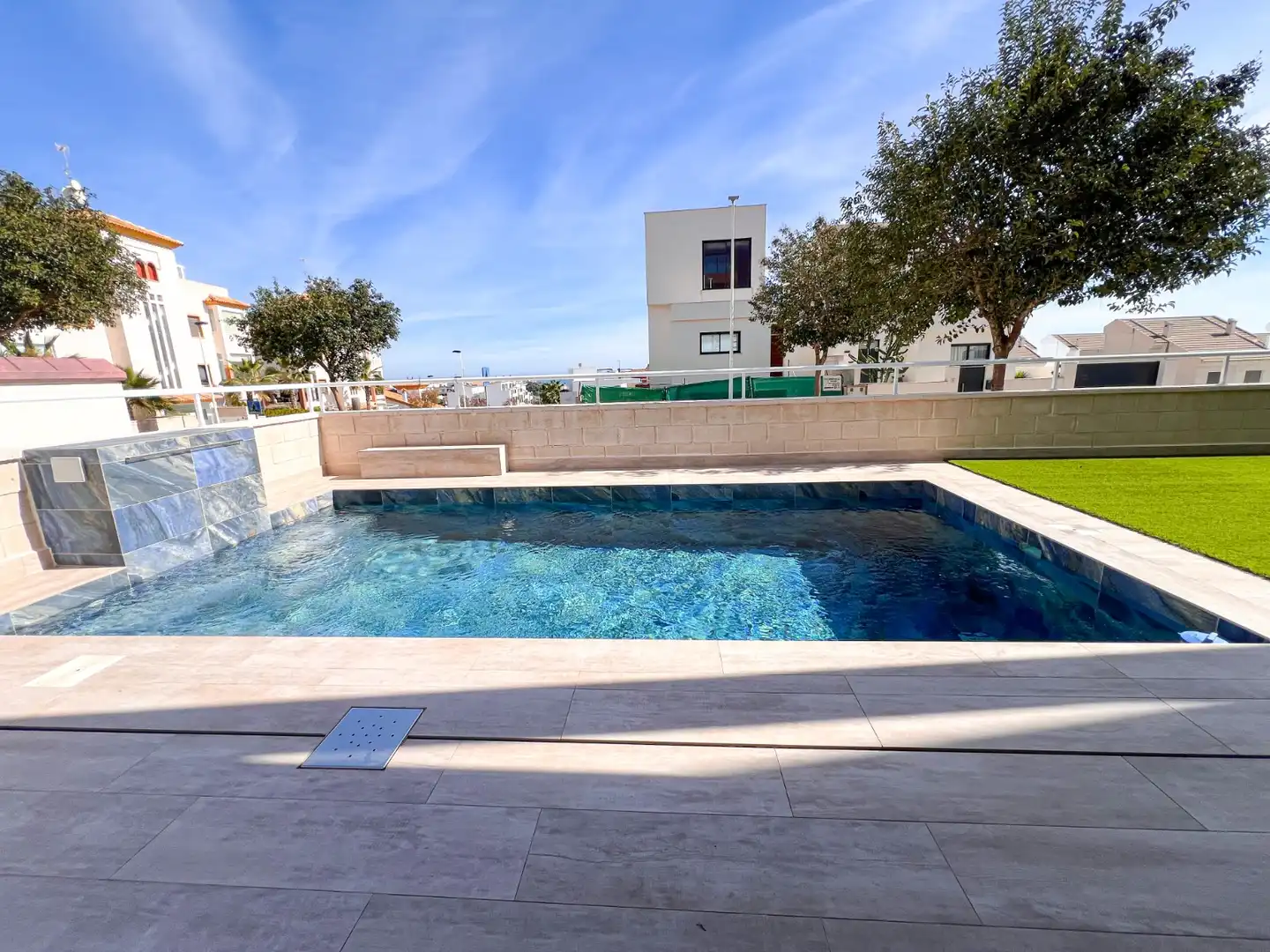 Piscina de Planta baja en venta en Guardamar del Segura con Aire acondicionado, Jardín privado y Terraza