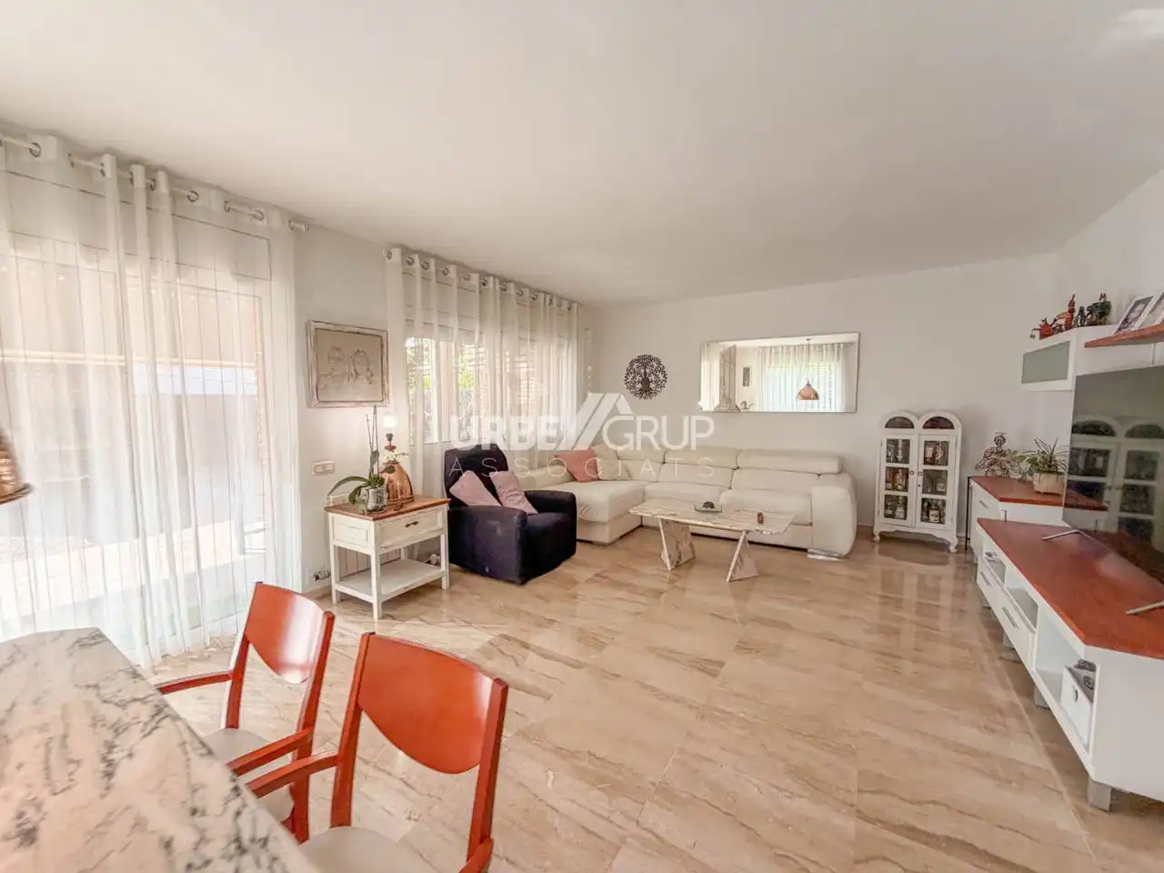 Sala d'estar de Casa adosada en venda en Terrassa amb Calefacció, Jardí privat i Terrassa