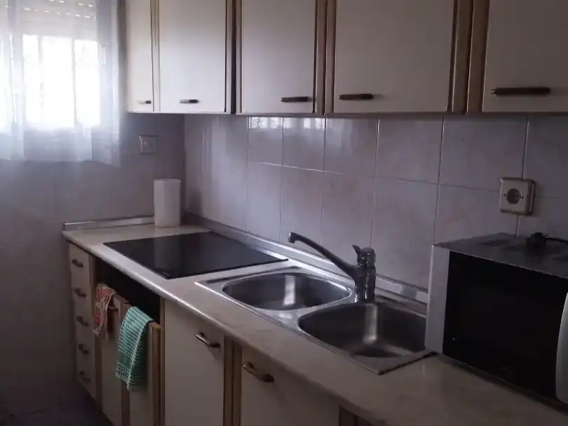 Cuina de Casa adosada de lloguer en Guadalupe, Cáceres