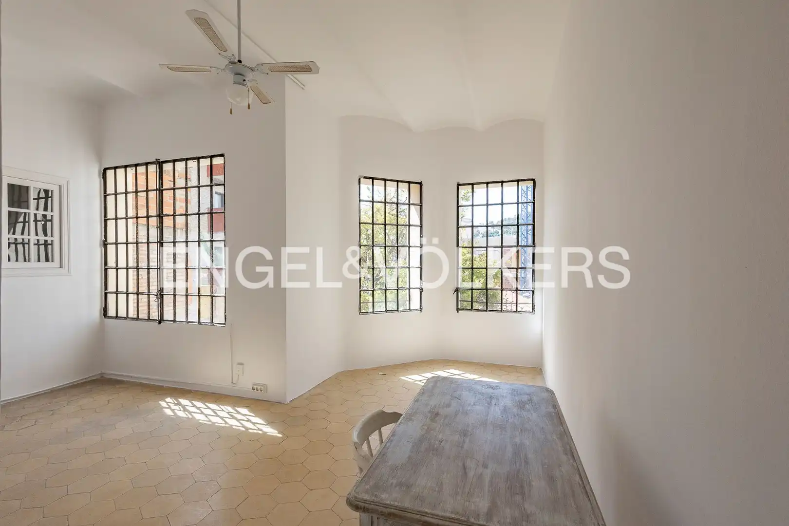 Exterior view of Flat for sale in  Barcelona Capital  with Heating