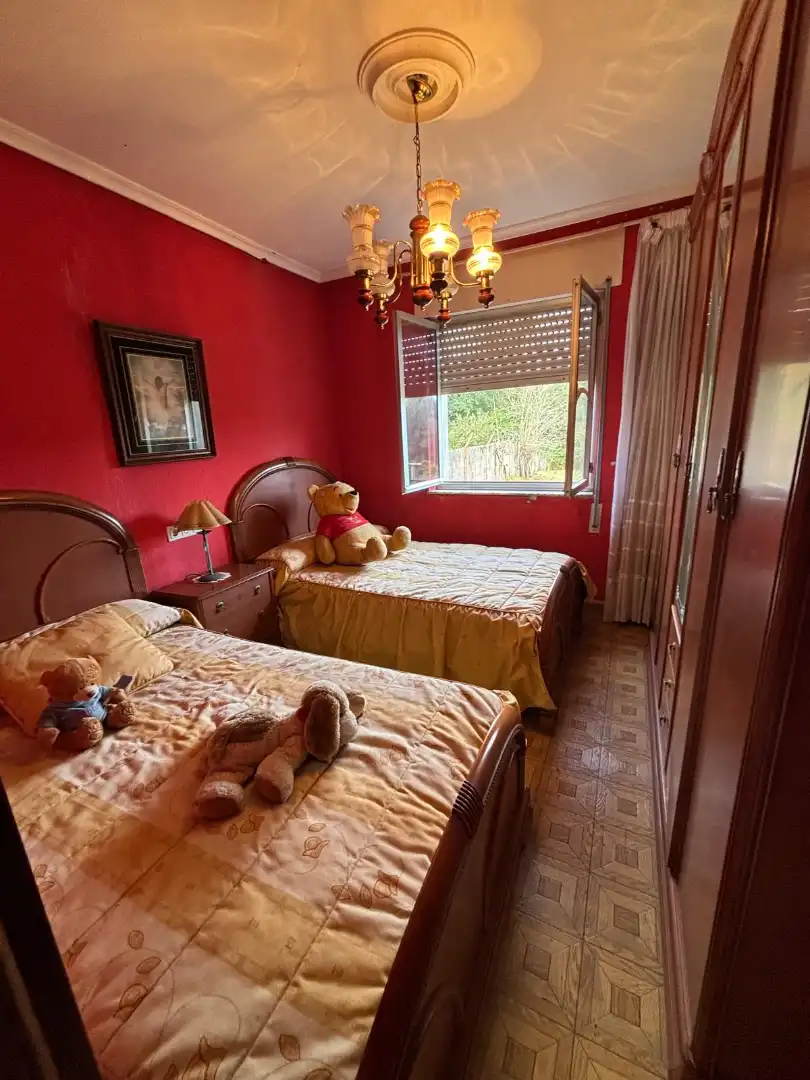 Habitación de Casa adosada en venta en Oviedo  con Calefacción, Jardín privado y Amueblado