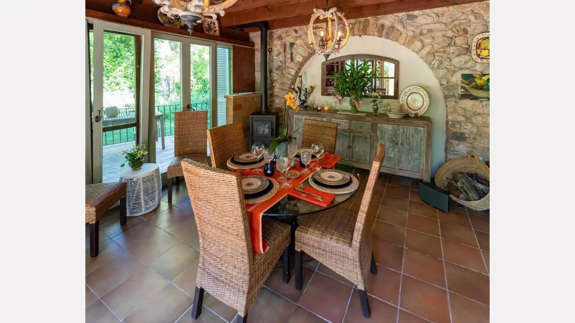 Comedor de Finca rústica en venta en Esponellà con Aire acondicionado, Calefacción y Jardín privado