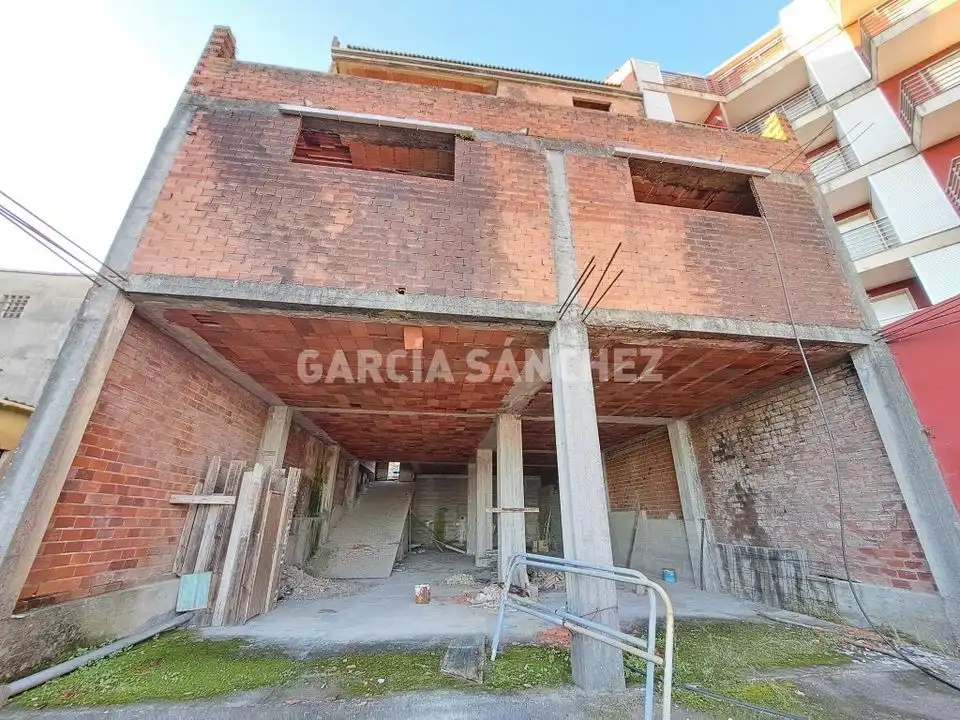 Vista exterior de Edifici en venda en Boiro