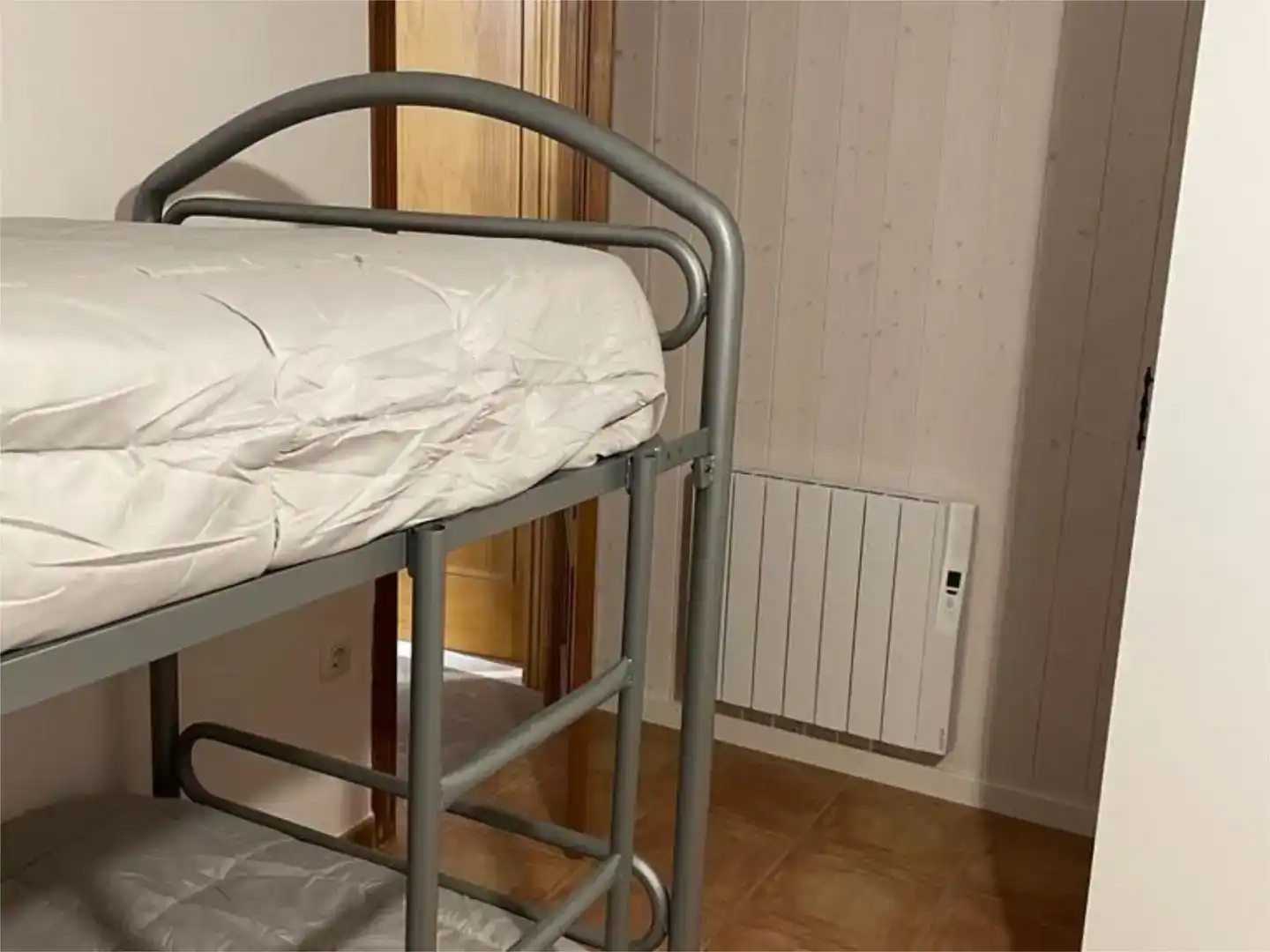 Habitación de Apartamento en venta en Benasque con Jardín privado, Piscina y Amueblado