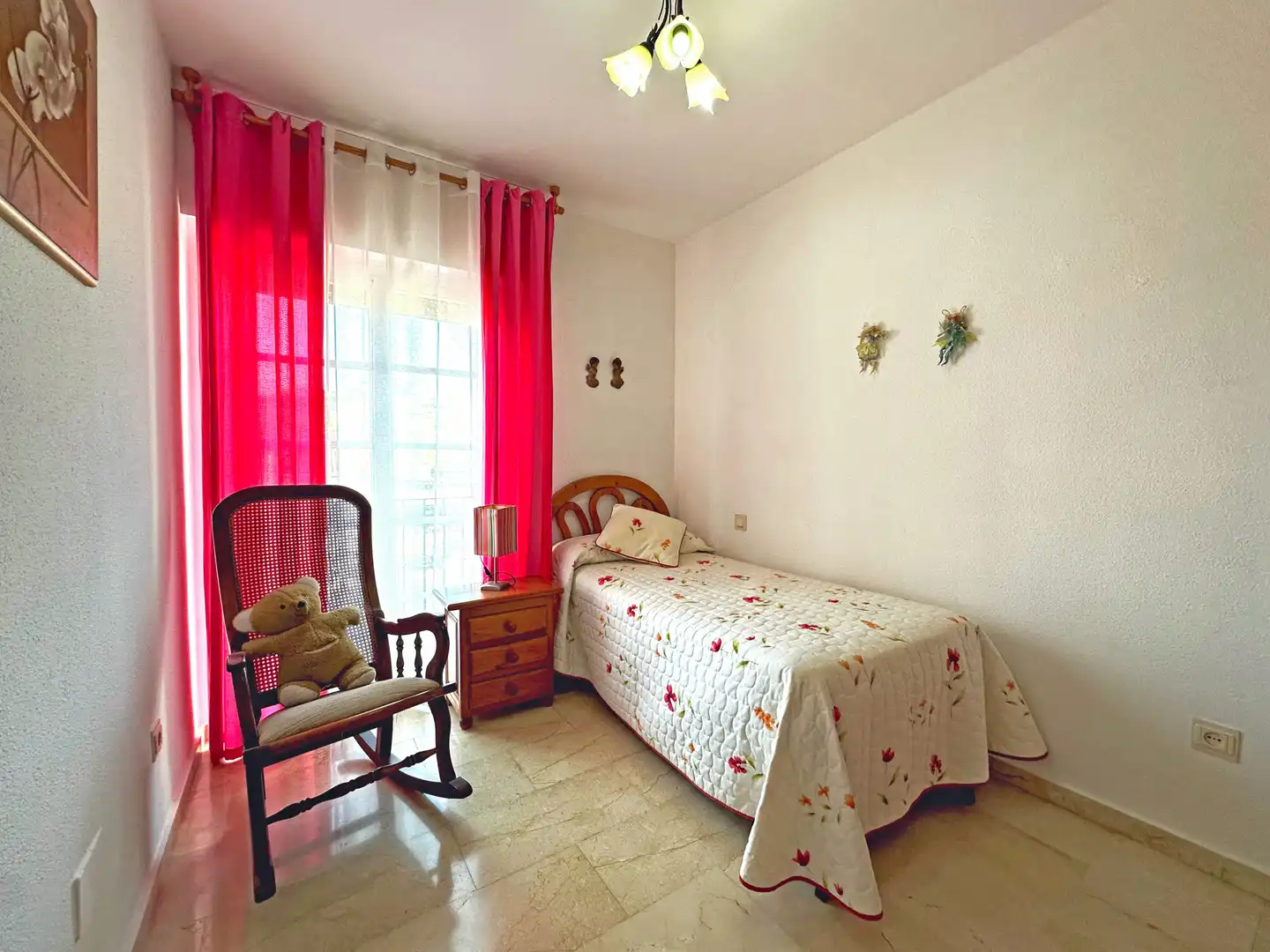 Dormitori de Casa adosada en venda en Estepona amb Aire condicionat, Terrassa i Traster