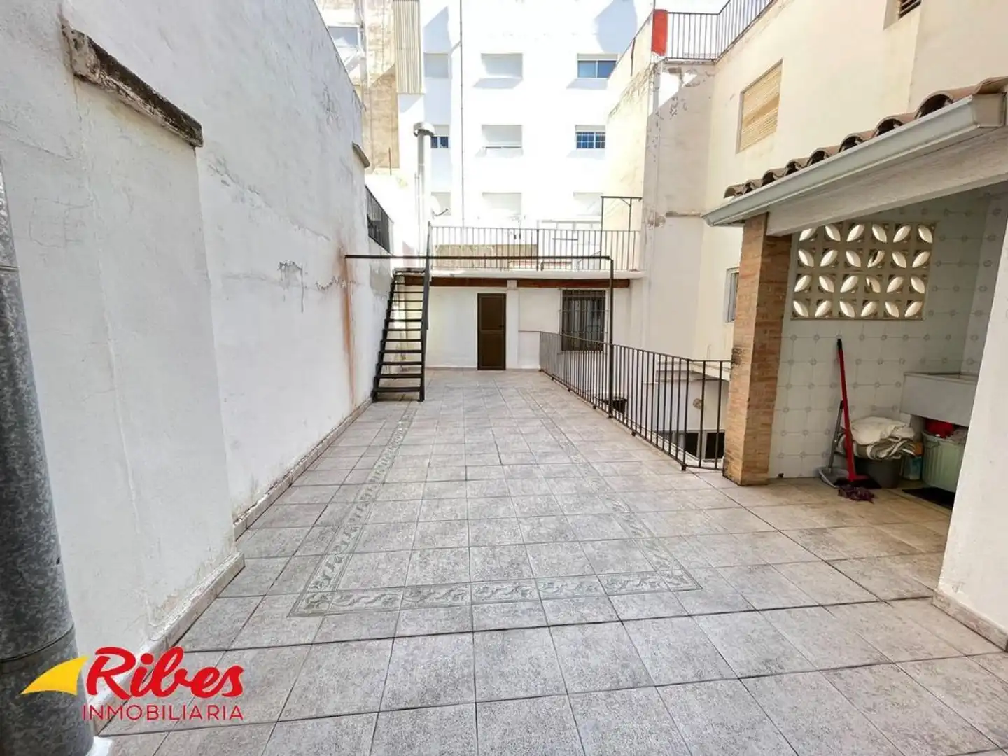 Vista exterior de Casa o xalet en venda en Algemesí amb Terrassa i Traster
