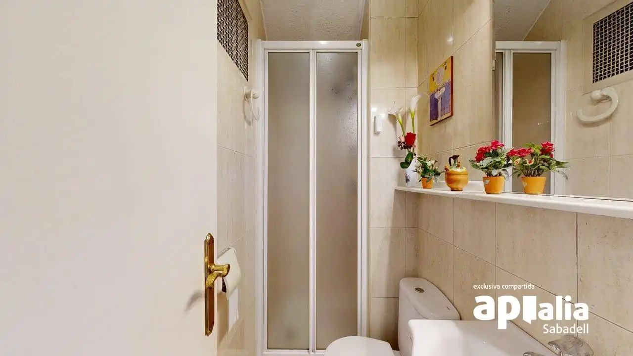 Baño de Casa o chalet en venta en Barberà del Vallès con Calefacción, Jardín privado y Terraza