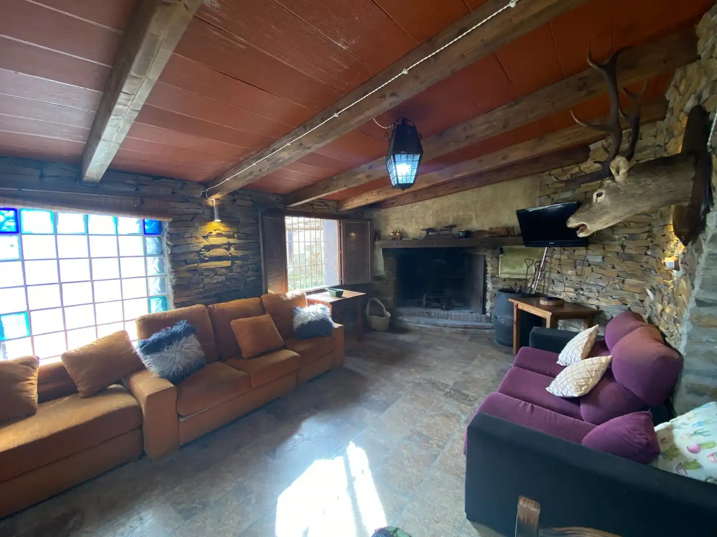 Sala d'estar de Finca rústica en venda en Las Tres Villas amb Moblat