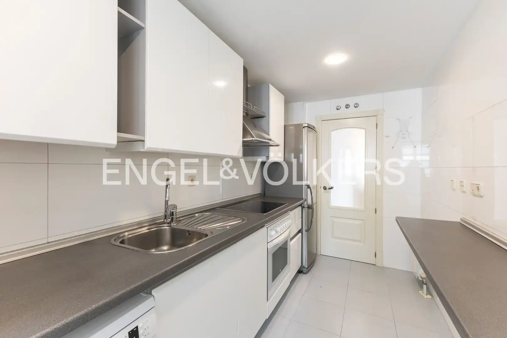 Kitchen of Flat for sale in Madrid  with Air Conditioner, Heating and Swimming Pool