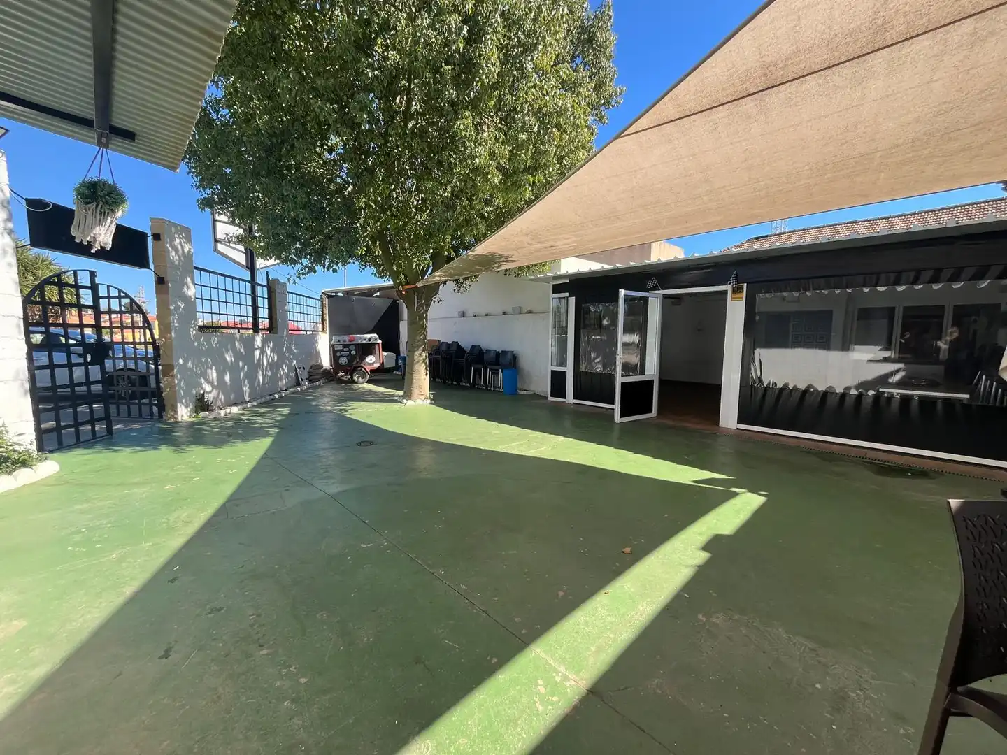 Business premises for transfer in Avenida Descubrimiento de América, imagen 3
